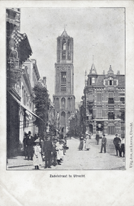 888 Gezicht op de Mariaplaats te Utrecht met op de achtergrond de Domtoren.